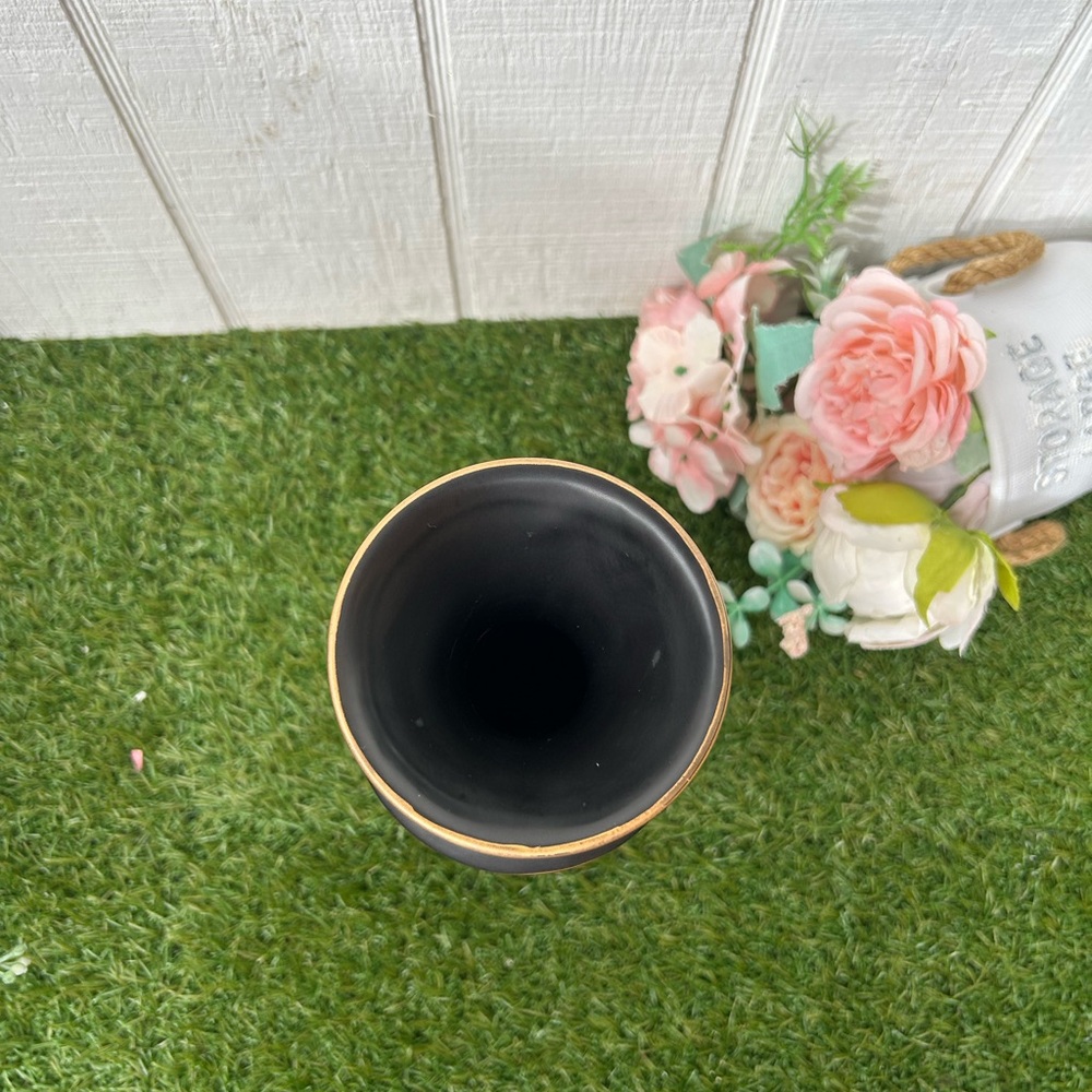 JONATHAN ADLER
MALACHITE BLACK & GOLD FUTURA VASE BLACK AND GOLD VASE
$250 NEW - Picture 14 of 16